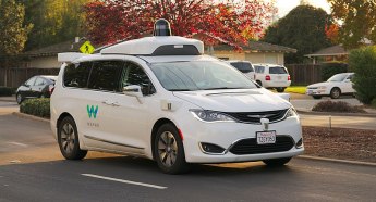 800px-Waymo_Chrysler_Pacifica_in_Los_Altos,_2017